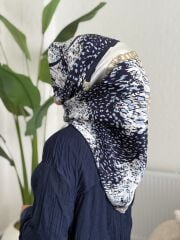 AKER SURA İPEK EŞARP