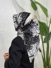 AKER SURA İPEK EŞARP