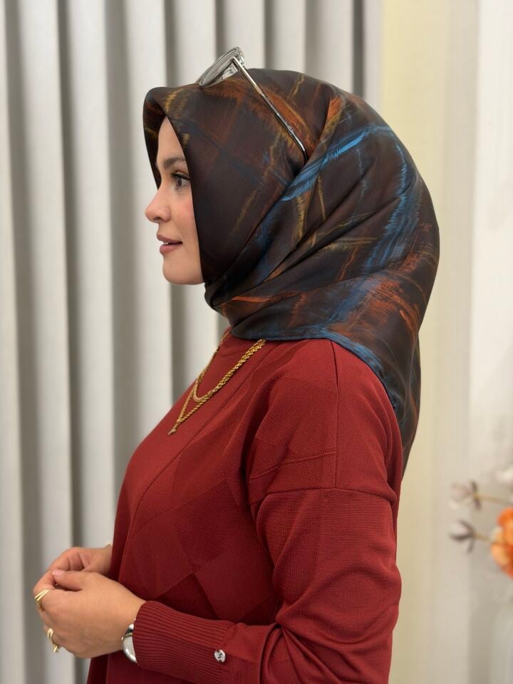 ARMİNE SURA İPEK EŞARP