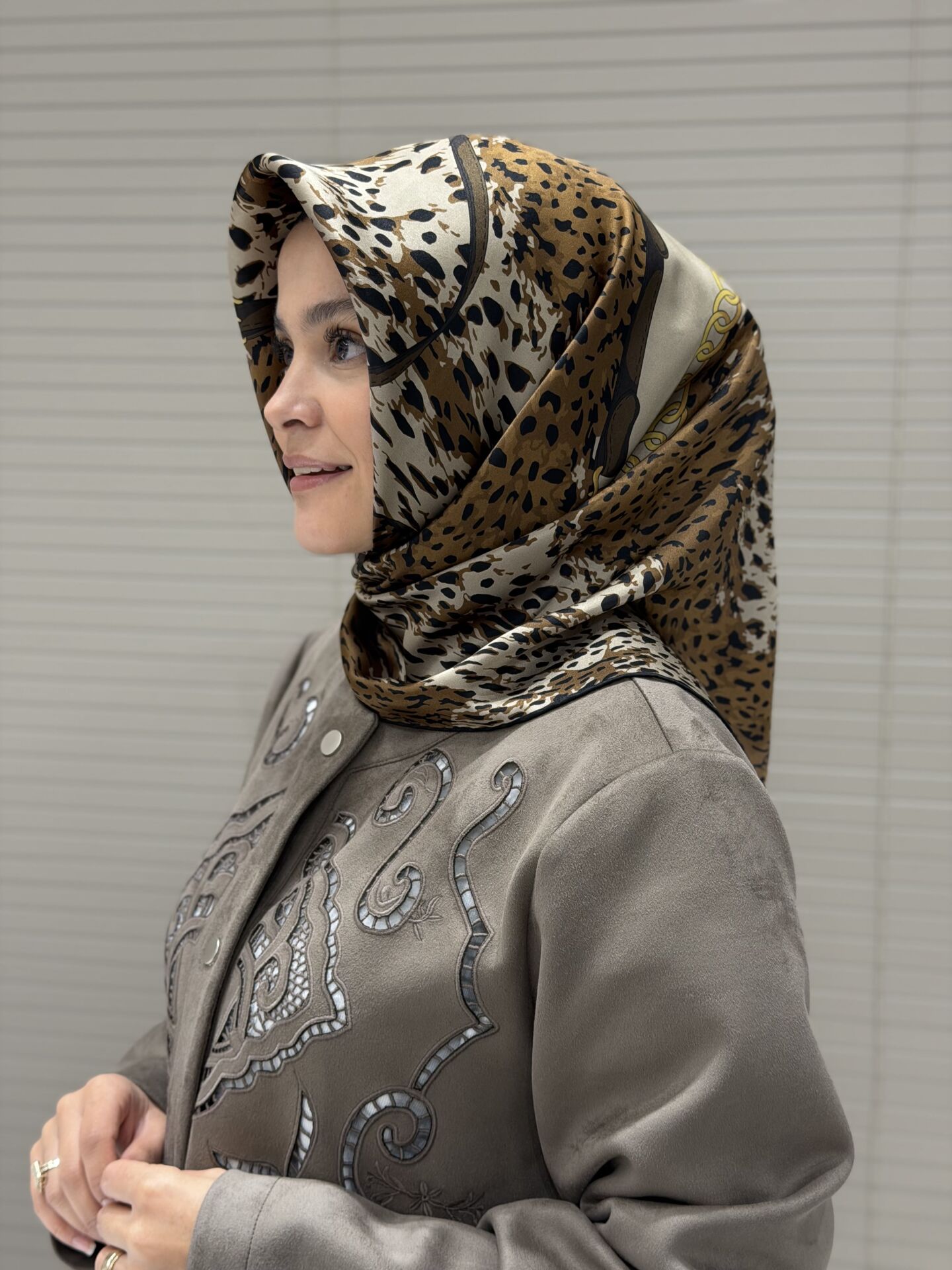 AKER SURA İPEK EŞARP