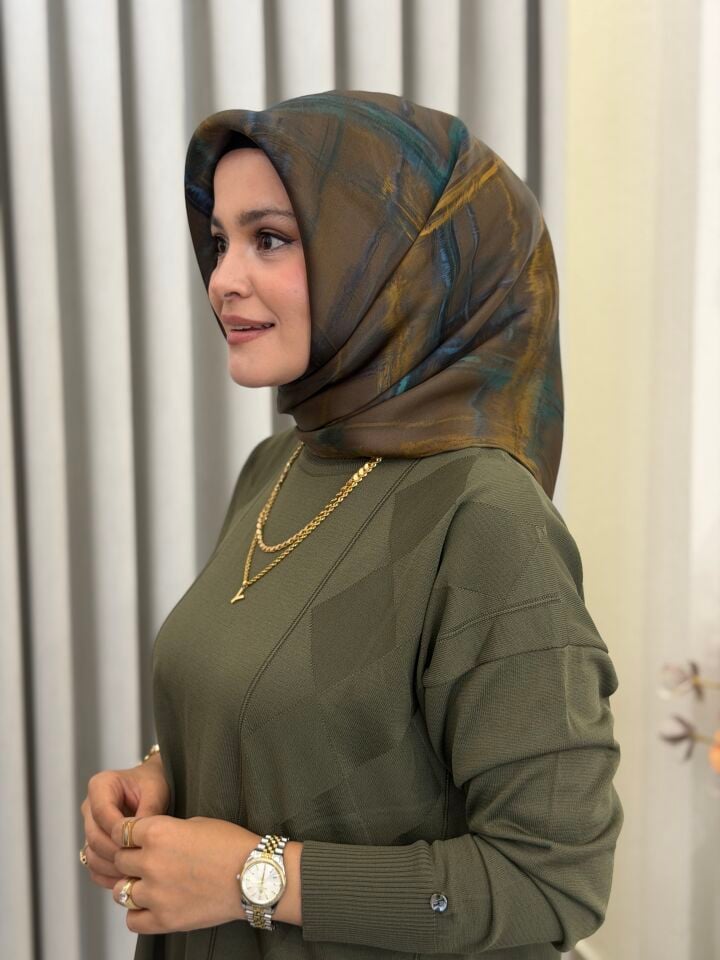 ARMİNE SURA İPEK EŞARP