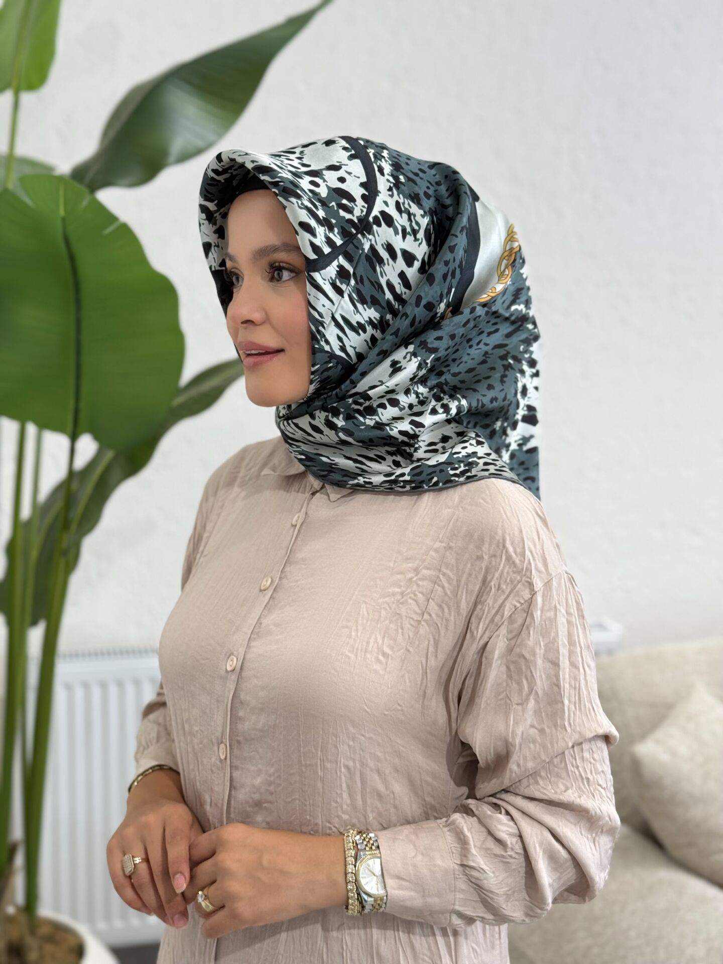 AKER SURA İPEK EŞARP