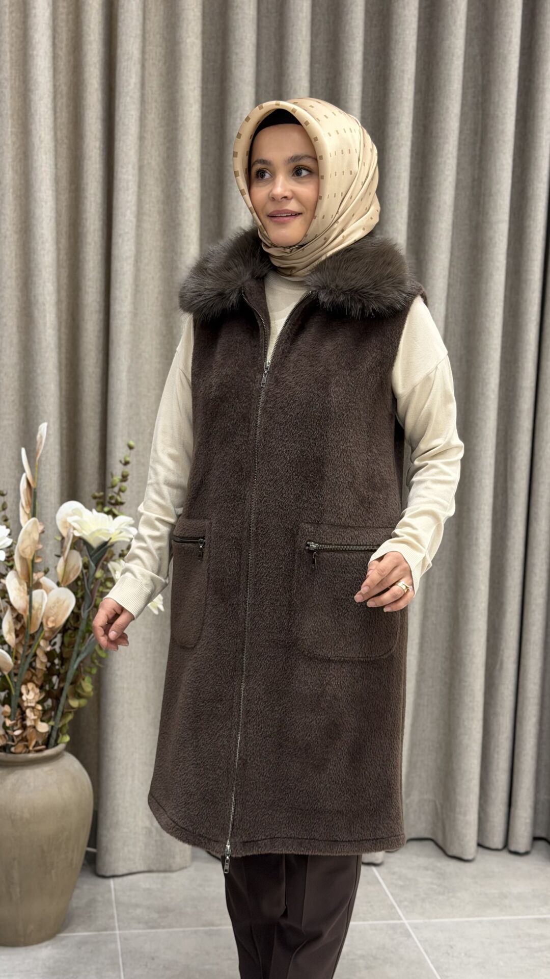 TIĞ TRİKO CEP DETAYLI TRİKO KÜRK DETAYLI YELEK KAHVE