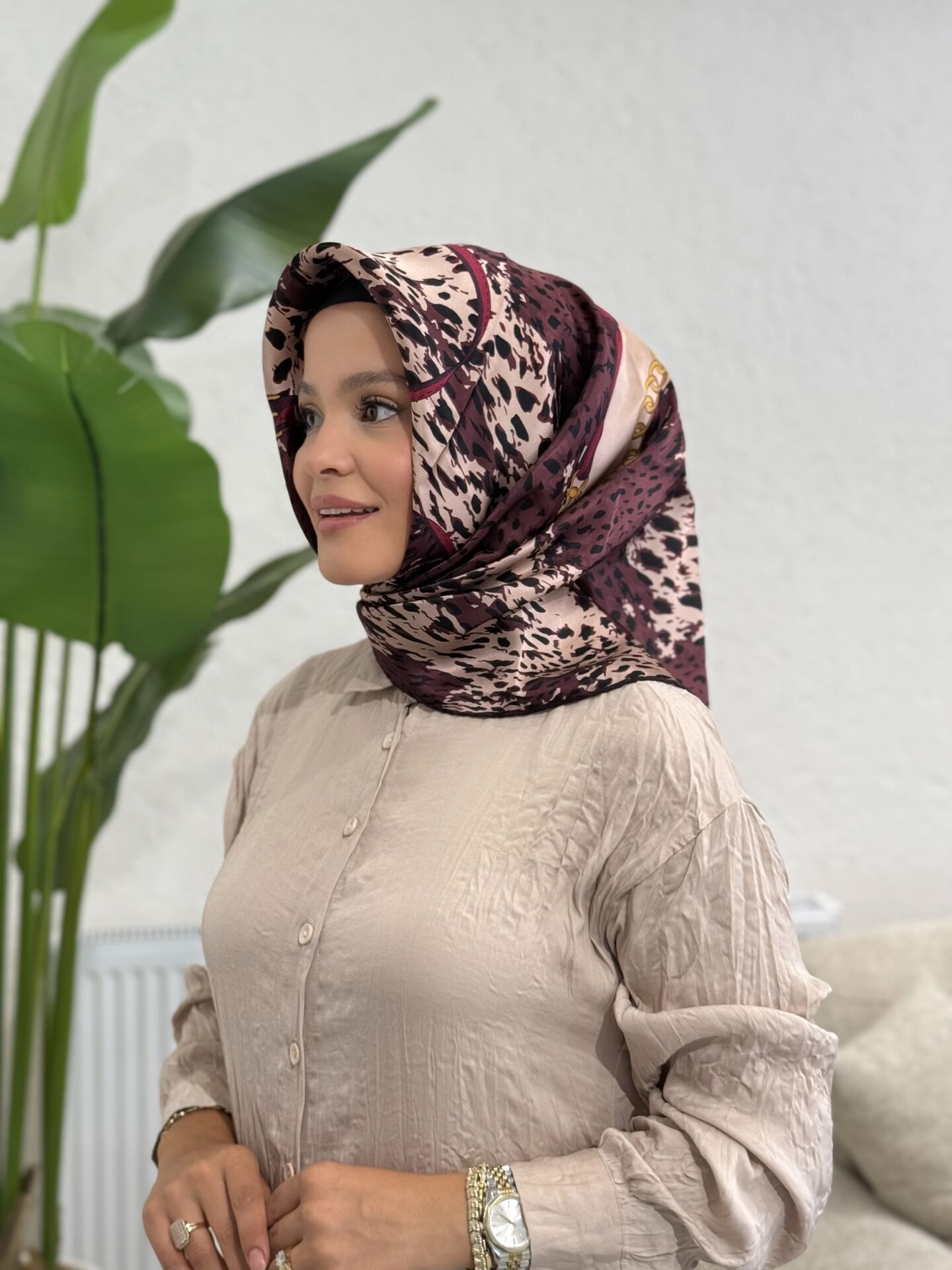 AKER SURA İPEK EŞARP