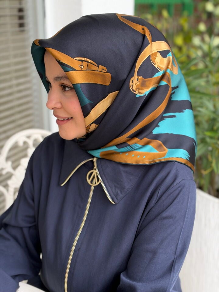 AKER SURA İPEK EŞARP