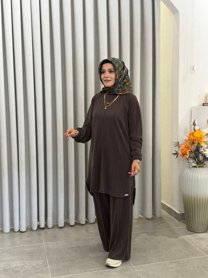 AYŞE AKAY SPOR PİKE TAKIM KAHVERENGİ