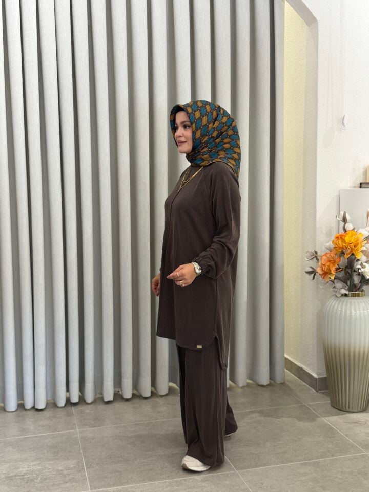 AYŞE AKAY SPOR PİKE TAKIM KAHVERENGİ